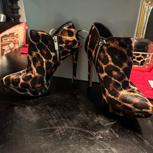 JS leopard heel boot - Picture 2 of 3